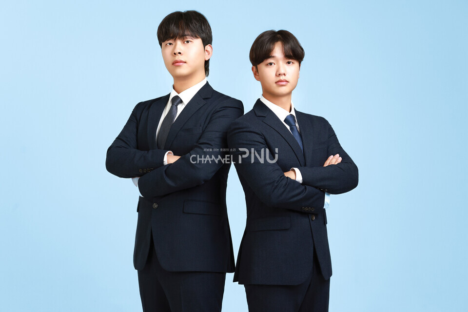 2026년 정보의생명공학대학 학생회장에 출마한 1번 선본 ‘여울’이다. 사진 속 인물은 각각 정후보 박승현(정보컴퓨터공학, 25)후보와 부후보 전승우(첨단융합학, 25)후보다. [후보자 제공] 