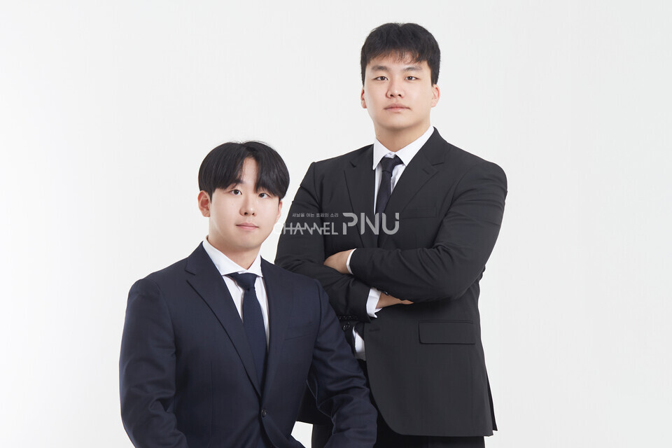 ​2026년 공과대학 학생회장에 출마한 단독 선본 ‘P:ONE’이다. 사진 속 인물은 정후보 이상혁(조선해양공학, 24)후보와 권민혁(재료공학, 22)후보다. [후보자 제공]